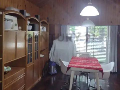 VENTA CHALET 6 AMBIENTES SOBRE LOTE DE 800 MTS  CASTELAR