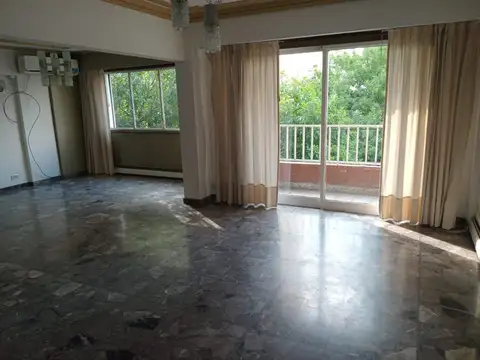 Piso unico con balcon al frente y minimas expensas