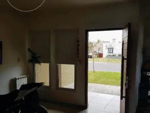 Casa en Venta en Pilar del Este - San Ramon, USD 220.000