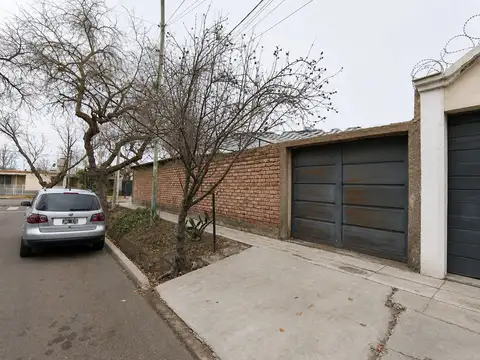 VENTA CASA EXCELENTE UBICACION BARRIO DECAVIAL