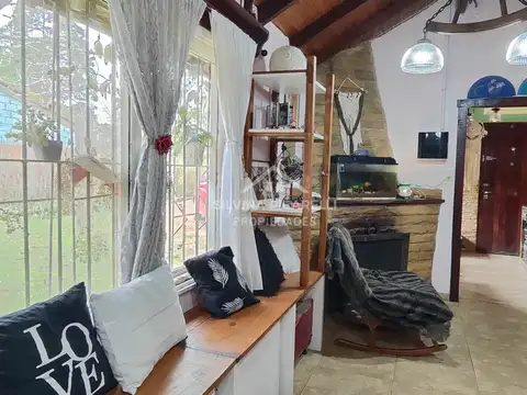 Casa 4 ambientes con 2 baños
