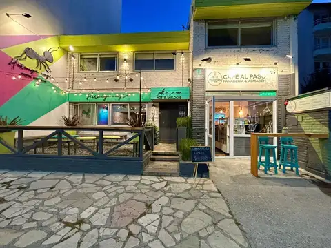 Hostel & Café al Paso frente al Lago Nahuel Huapi