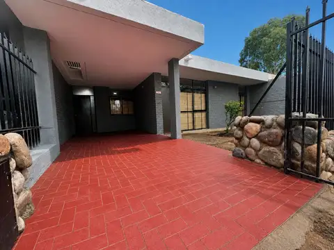 CASA  EN VENTA BARRIO SUPE GODOY CRUZ 3 HABITA.