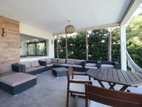 Casa 6 ambientes con 3 baños