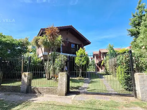 VENTA - Villa Gesell - 2 Cabañas de 3 amb c/ cochera – A 300 mts. del mar - Equipadas y amobladas