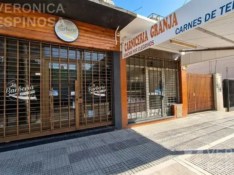 Casa de tres ambientes con local, en venta Moron
