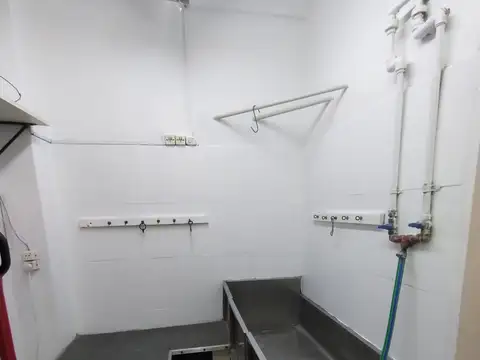 VENTA LOCAL A 2 CUADRAS DE CABILDO AL 200