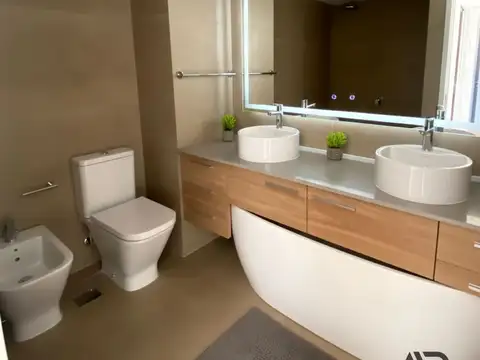 Departamento en Alquiler con 2 cocheras