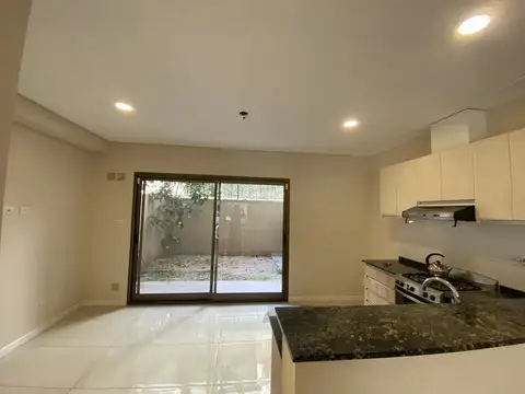 Casa en Alquiler en Villa Ballester, $ 2.100.000