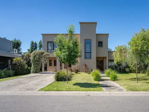 VENTA SAN AGUSTIN OPORTUNIDAD 5 AMB PILETA JARDIN