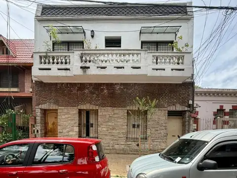 PH 3 AMB AL FRENTE CON PATIO A REFACCIONAR SIN EXPENSAS