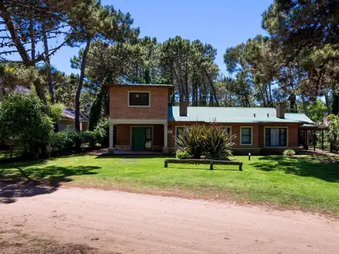 Casa 4 Dormitorios en Alquiler Temporario en Pinamar Zona Norte