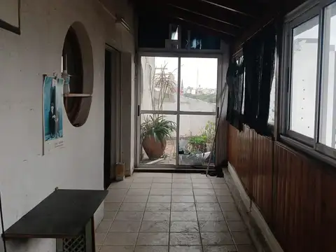 Venta dto 3 amb al frente, 9° último piso con balconazo cubierto-  y balcón descubierto, con parrilla  A mts Plaza Irlanda