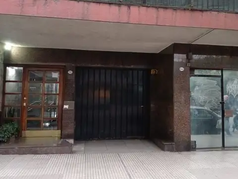 Venta dto 2 amb al frente, 9° último piso con balconazo - A mts Plaza Irlanda