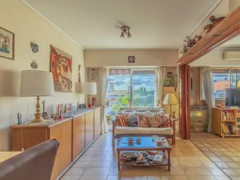 Departamento · En Venta · 4 Ambientes · 3 Dormitorios · Balcón · Luminoso · Monte Castro