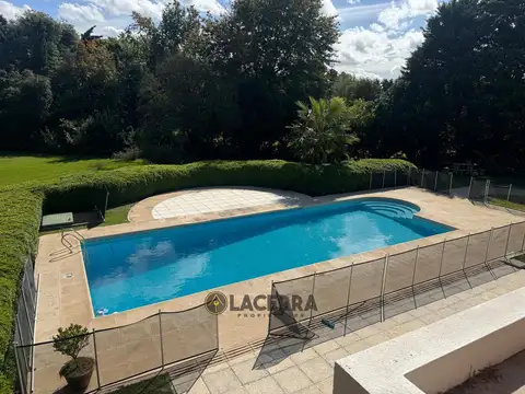 Casa en Alquiler Temporal con 2 cocheras