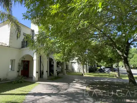 Casa 5 ambientes con 4 baños