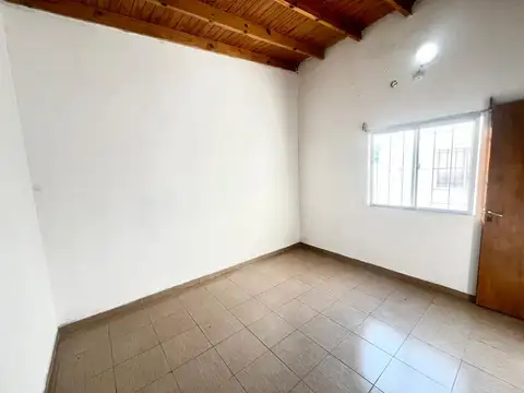 Depto Tipo Casa en Alquiler en Flores, $ 500.000