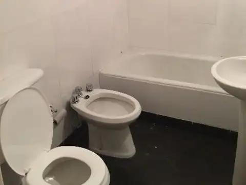 Depto Tipo Casa en Alquiler en Villa del Parque, $ 700.000