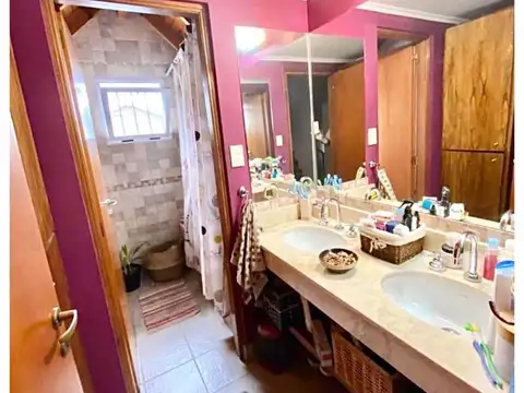 Casa en Venta con 4 cocheras