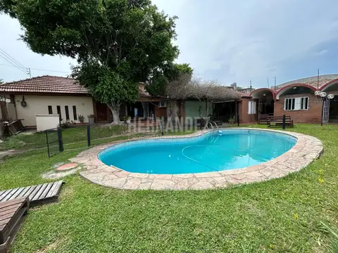 CHALET 6 AMB, PISCINA, PARQUE, QUINCHO Y COCHERA