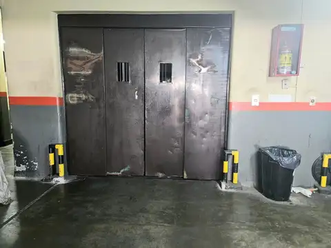 Presidente J  Evaristo Uriburu 400