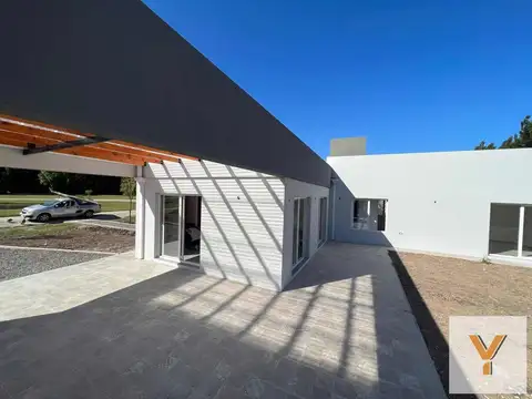 Casa en venta - 2 dormitorios 1 baño - 1000 mts2 - Punta Indio