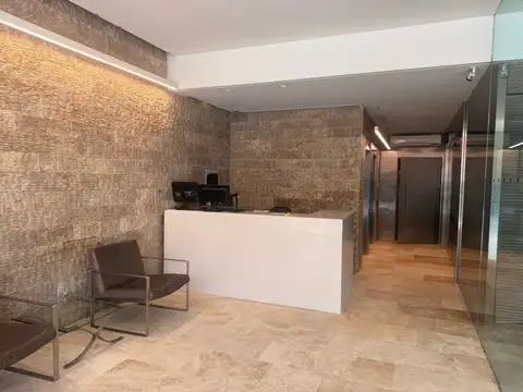 Oficina 6 ambientes con 4 baños