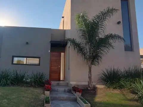 Casa en venta de 4 amb en Spring Park