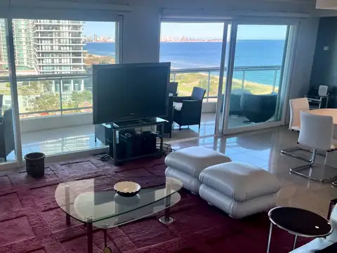 Departamento en Venta en Playa Mansa, USD 1.180.000