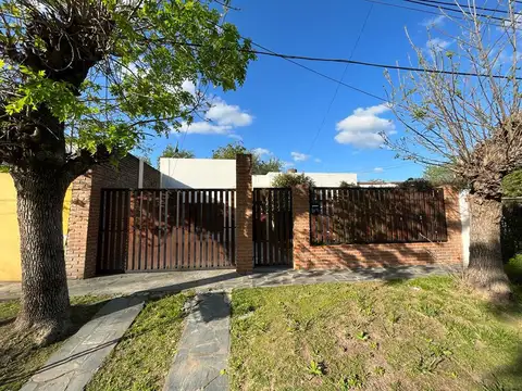 Casa en el centro de Matheu a 2 cuadras de la Ruta 25