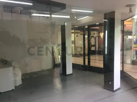 Avenida Rivadavia 7000, Piso 0