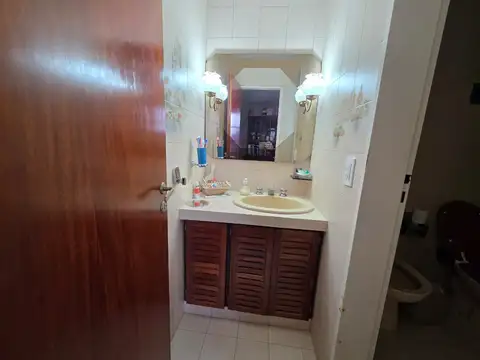 Casa en Alquiler con 3 cocheras