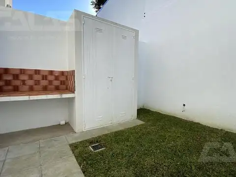 Depto Tipo Casa en Venta con 1 cocheras