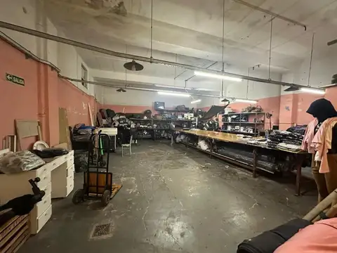 Local en Venta en Parque Chacabuco, USD 210.000