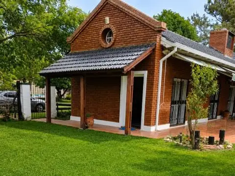 HERMOSA CASA CON TERRENO EN LAS CAROLINAS