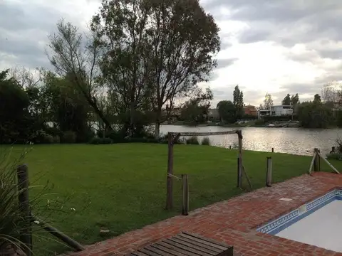 Casa en alquiler de verano en Santa Bárbara, 5/6 dormitorios, del 29/12 al 31/1 al agua con quincho