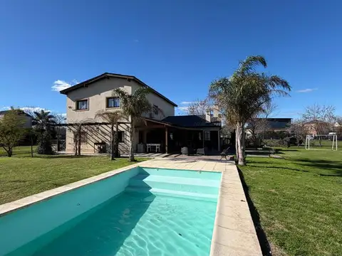 Casa en Venta en Barrio Villa Rosa, USD 430.000