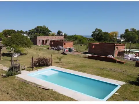 Amplio terreno de 4.500 m2 con pileta, quincho y construcción empezada. Luz y agua. Quinto Cuar...