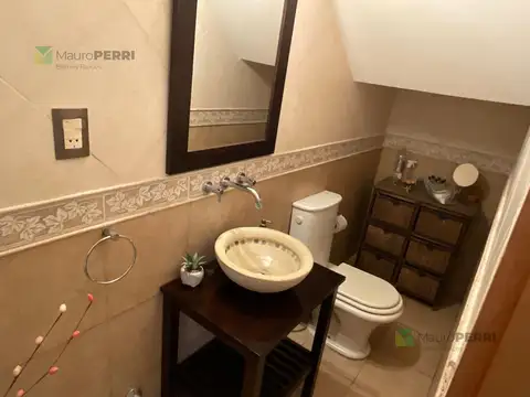 Casa en Alquiler con 3 cocheras