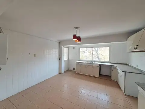 Departamento 8 ambientes con 3 baños