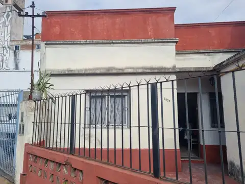PH 3 AMBIENTES AL FRENTE, APTO CREDITO, CON COCHERA, PATIO Y TERRAZA PROPIA - SARANDÍ
