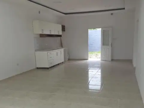 Casa 3 ambientes con 1 baño