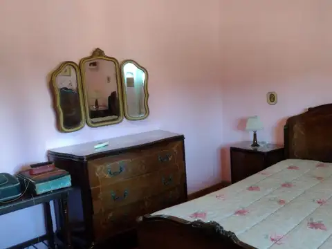 Casa en muy buen estado Bolaños al 1000 c/cochera