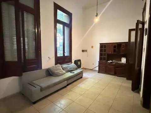 Depto Tipo Casa en Venta 100 años
