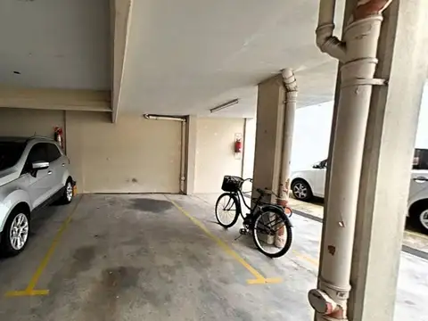 Amplia Cochera Cubierta Zona San Martin