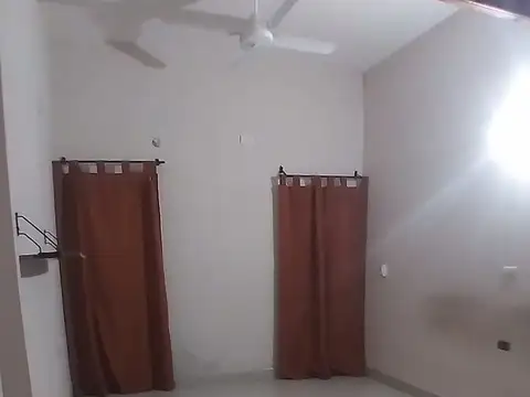 Casa 5 ambientes con 1 baño