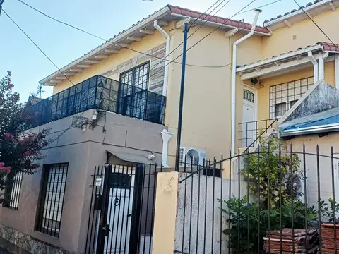 PH 3 Amb. en Planta Alta c/Balcón al Frente y Ctr-Frte.