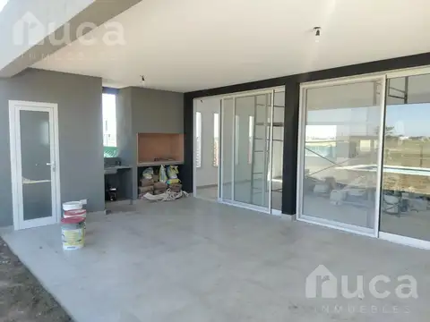 Casa de 5 ambientes con parque en venta en Barrio Nativas - Puertos del Lago, Escobar