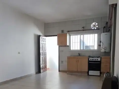 Depto Tipo Casa en Alquiler en Quilmes Oeste, $ 500.000